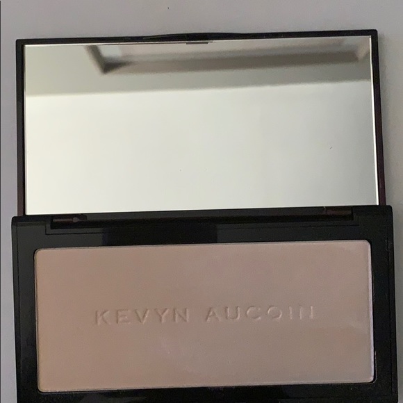 Kevin Aucoin Matte to glow highlighter - Picture 2 of 3